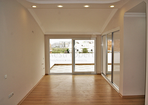 فيلا 4 + 1 في غوزالوبا لارا على بعد كيلومتر واحد من الشواطئ الرملية