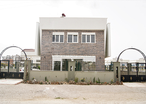 فيلا 4 + 1 في غوزالوبا لارا على بعد كيلومتر واحد من الشواطئ الرملية