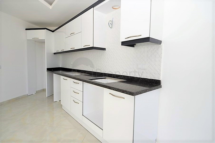 شقة غرفتين وصالة بسعر جيد في كاستل / الانيا 