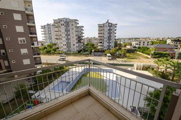 شقق واسعة  3 + 1 مع الأثاث 1 كم من البحر في لارا أنطاليا