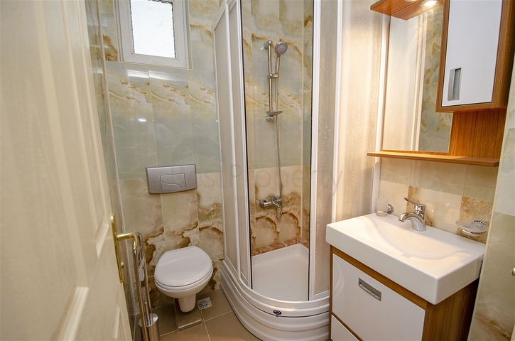 شقق واسعة  3 + 1 مع الأثاث 1 كم من البحر في لارا أنطاليا