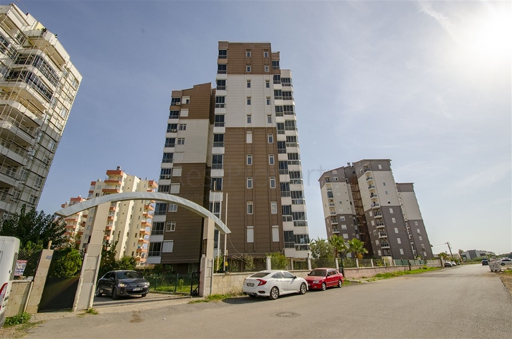 شقق واسعة  3 + 1 مع الأثاث 1 كم من البحر في لارا أنطاليا