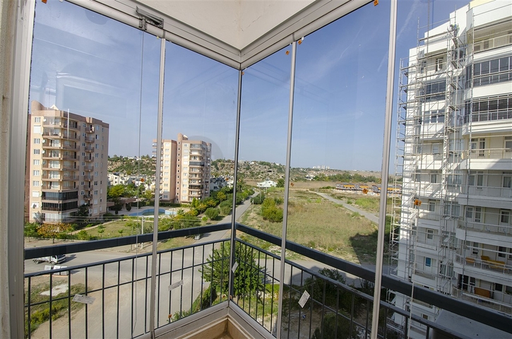 شقق واسعة  3 + 1 مع الأثاث 1 كم من البحر في لارا أنطاليا