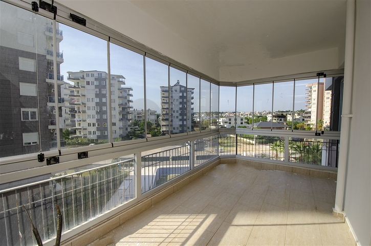 شقق واسعة  3 + 1 مع الأثاث 1 كم من البحر في لارا أنطاليا