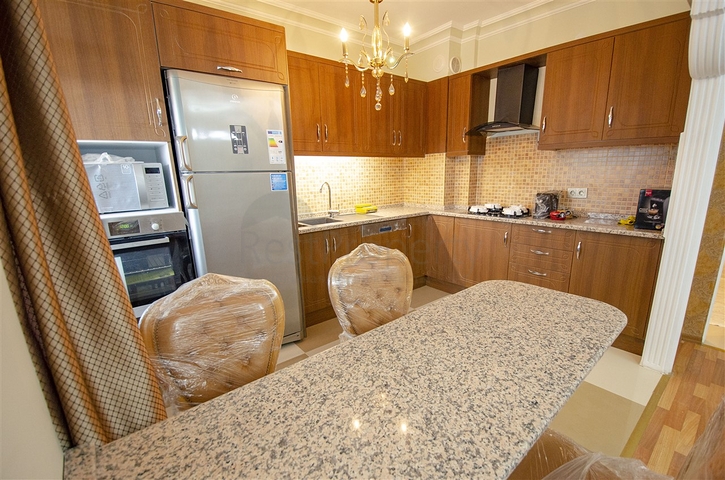 شقق واسعة  3 + 1 مع الأثاث 1 كم من البحر في لارا أنطاليا