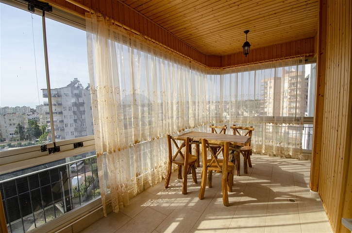 شقق واسعة  3 + 1 مع الأثاث 1 كم من البحر في لارا أنطاليا