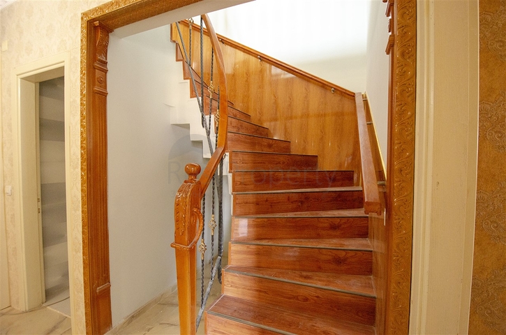 شقق واسعة  3 + 1 مع الأثاث 1 كم من البحر في لارا أنطاليا