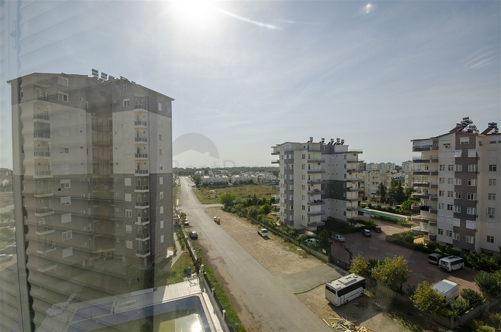 شقق واسعة  3 + 1 مع الأثاث 1 كم من البحر في لارا أنطاليا