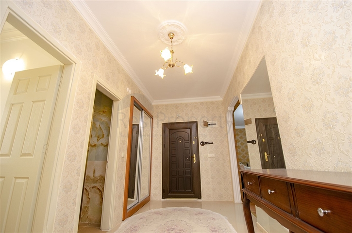 شقق واسعة  3 + 1 مع الأثاث 1 كم من البحر في لارا أنطاليا