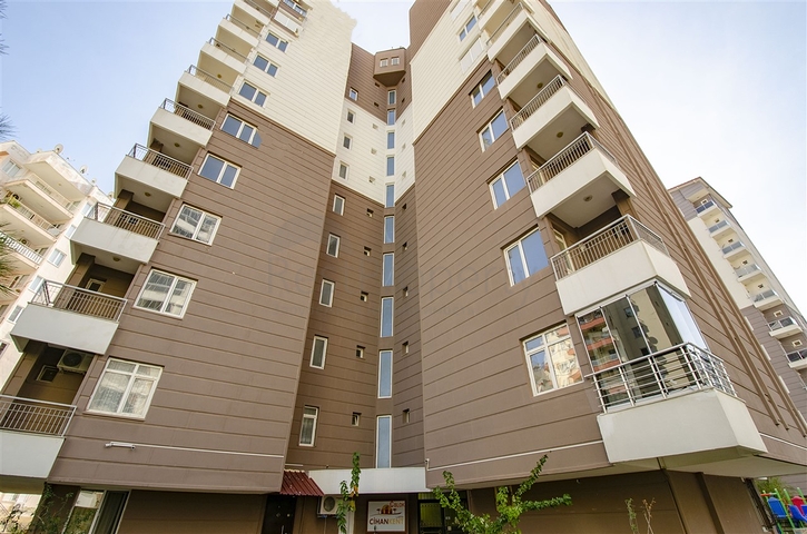 شقق واسعة  3 + 1 مع الأثاث 1 كم من البحر في لارا أنطاليا