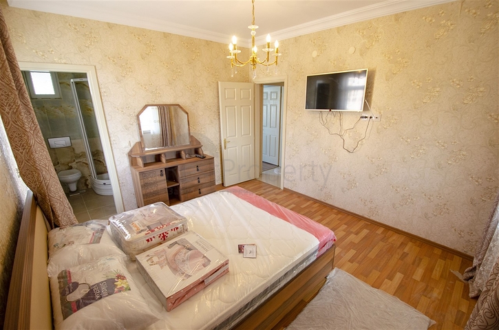 شقق واسعة  3 + 1 مع الأثاث 1 كم من البحر في لارا أنطاليا