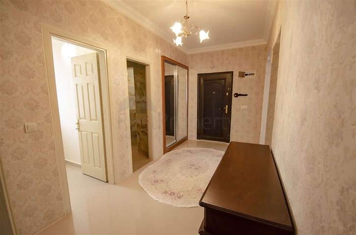 شقق واسعة  3 + 1 مع الأثاث 1 كم من البحر في لارا أنطاليا