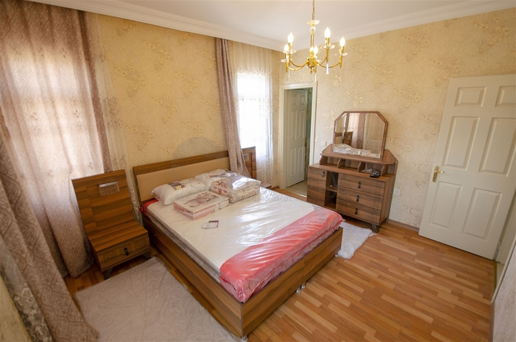 شقق واسعة  3 + 1 مع الأثاث 1 كم من البحر في لارا أنطاليا