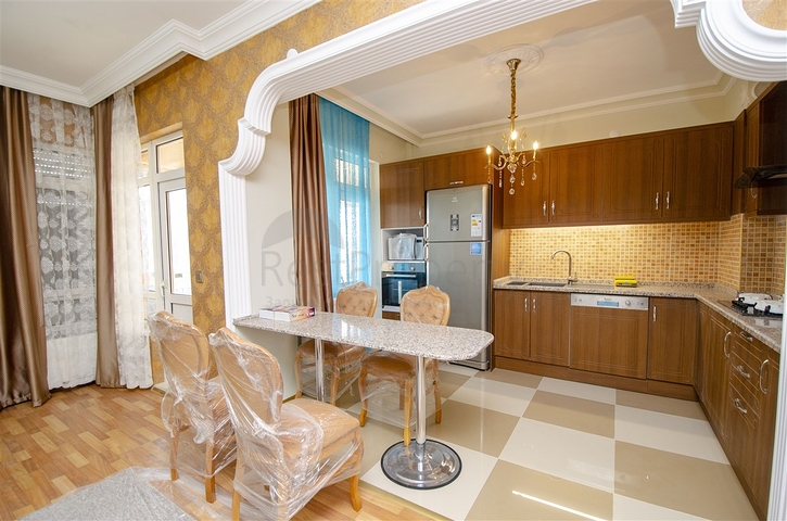 شقق واسعة  3 + 1 مع الأثاث 1 كم من البحر في لارا أنطاليا