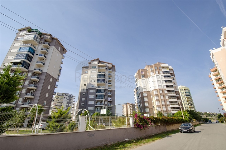 شقق واسعة  3 + 1 مع الأثاث 1 كم من البحر في لارا أنطاليا