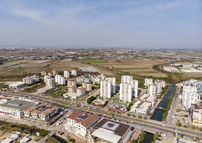 شقق واسعة  3 + 1 مع الأثاث 1 كم من البحر في لارا أنطاليا