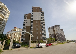 شقق واسعة  3 + 1 مع الأثاث 1 كم من البحر في لارا أنطاليا