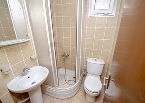 شقق واسعة  3 + 1 مع الأثاث 1 كم من البحر في لارا أنطاليا