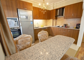 شقق واسعة  3 + 1 مع الأثاث 1 كم من البحر في لارا أنطاليا