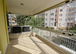 شقق واسعة  3 + 1 مع الأثاث 1 كم من البحر في لارا أنطاليا