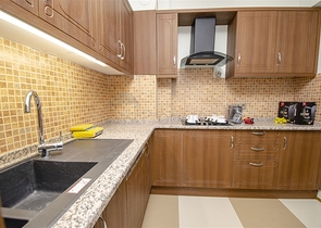 شقق واسعة  3 + 1 مع الأثاث 1 كم من البحر في لارا أنطاليا