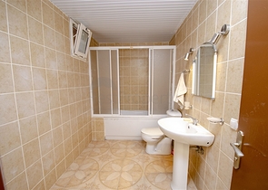 شقق واسعة  3 + 1 مع الأثاث 1 كم من البحر في لارا أنطاليا