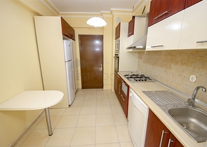 شقق واسعة  3 + 1 مع الأثاث 1 كم من البحر في لارا أنطاليا