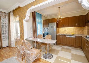 شقق واسعة  3 + 1 مع الأثاث 1 كم من البحر في لارا أنطاليا