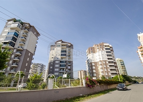 شقق واسعة  3 + 1 مع الأثاث 1 كم من البحر في لارا أنطاليا