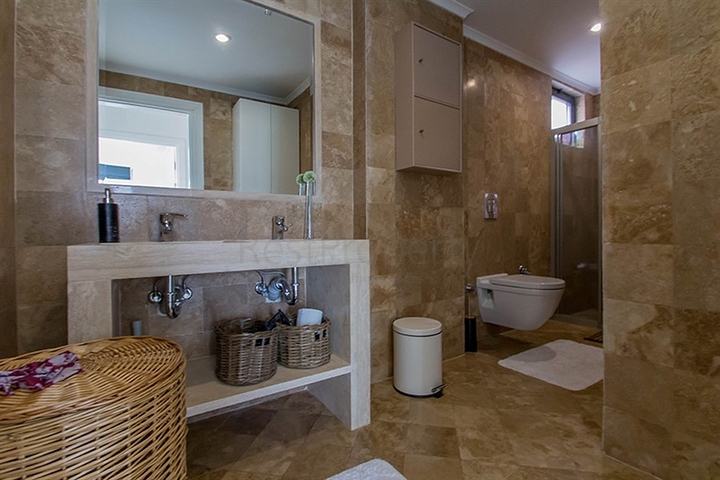 فيلا واسعة باطلالات رائعة على البحر في الانيا 