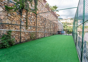 فيلا واسعة باطلالات رائعة على البحر في الانيا 