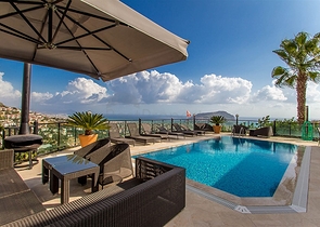 فيلا واسعة باطلالات رائعة على البحر في الانيا 