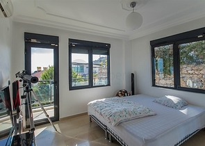 فيلا واسعة باطلالات رائعة على البحر في الانيا 