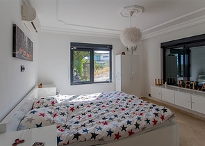 فيلا واسعة باطلالات رائعة على البحر في الانيا 