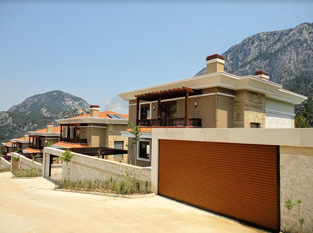 فيلا مع أثاث محاط بالطبيعة الجبلية في أنطاليا