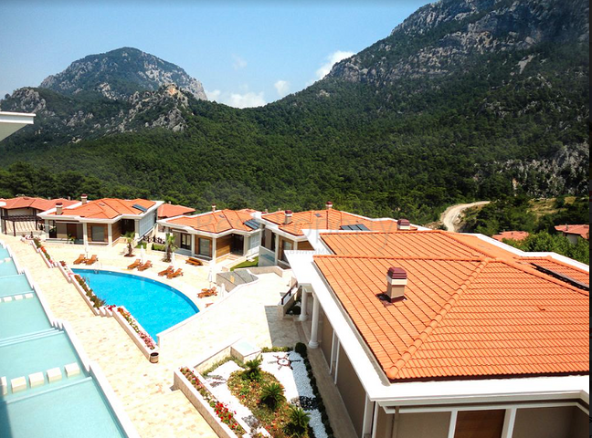 فيلا مع أثاث محاط بالطبيعة الجبلية في أنطاليا