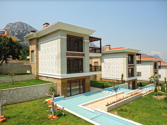 فيلا مع أثاث محاط بالطبيعة الجبلية في أنطاليا