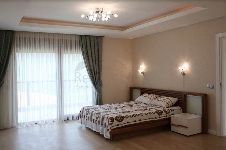 فيلا مع أثاث محاط بالطبيعة الجبلية في أنطاليا