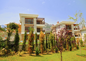 فيلا مع أثاث محاط بالطبيعة الجبلية في أنطاليا