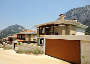 فيلا مع أثاث محاط بالطبيعة الجبلية في أنطاليا