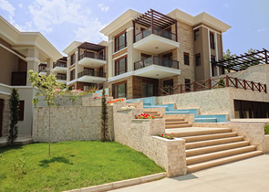 فيلا مع أثاث محاط بالطبيعة الجبلية في أنطاليا