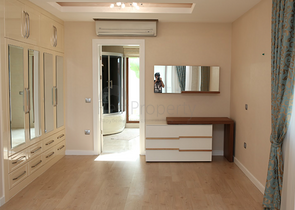 فيلا مع أثاث محاط بالطبيعة الجبلية في أنطاليا