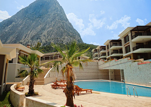 فيلا مع أثاث محاط بالطبيعة الجبلية في أنطاليا