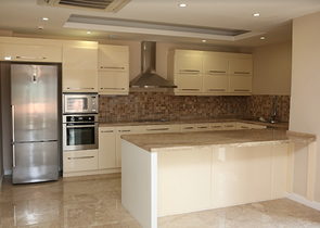 فيلا مع أثاث محاط بالطبيعة الجبلية في أنطاليا