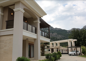 فيلا مع أثاث محاط بالطبيعة الجبلية في أنطاليا