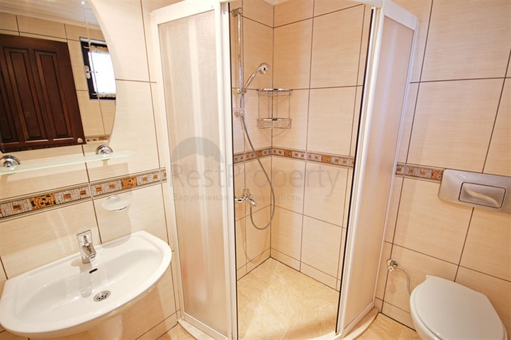 فيلا واسعة - باطلالة بحرية ساحرة في مركز الانيا 