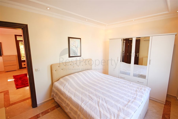 فيلا واسعة - باطلالة بحرية ساحرة في مركز الانيا 