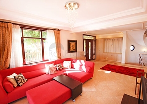 فيلا واسعة - باطلالة بحرية ساحرة في مركز الانيا 