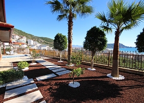 فيلا واسعة - باطلالة بحرية ساحرة في مركز الانيا 