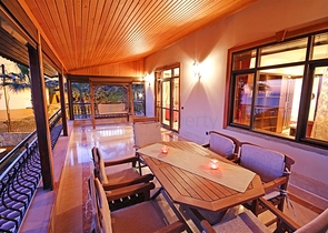 فيلا واسعة - باطلالة بحرية ساحرة في مركز الانيا 